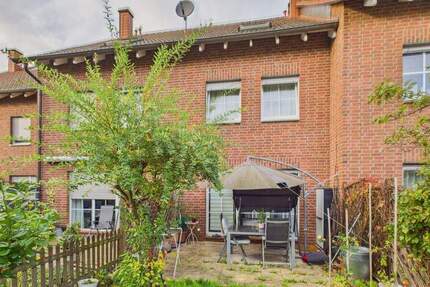 Ruhiges Reihenmittelhaus mit Terrasse, Garten und Stellplätzen 6 zimmer