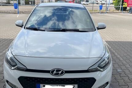 Hyundai i20 125.000 km 7.500 &euro; Duisburg 47179