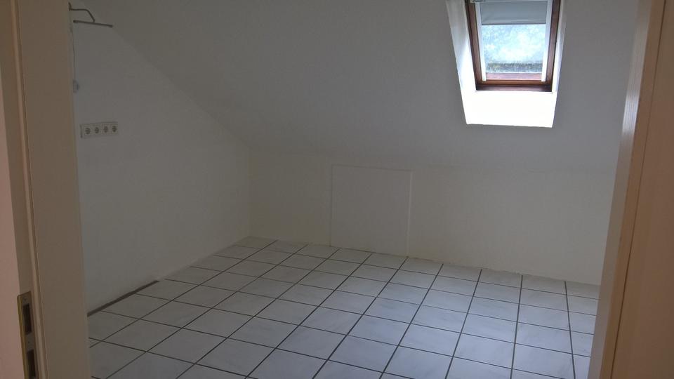 Dachgeschoßwohnung Gelsenkirchen Buer - 3.5 Zimmer, 75 m&sup2;, 650&euro; | Angebot:26396503