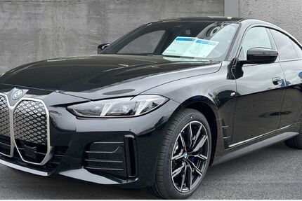 BMW i4 9.999 km 52.900 € Recklinghausen 45659