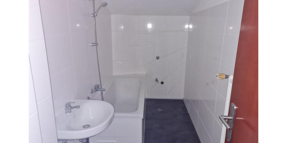 Gepflegte 4-Zimmer-Dachgeschosswohnung zu vermieten! 1Nettokaltmiete frei (2. Monat) 4 zimmer