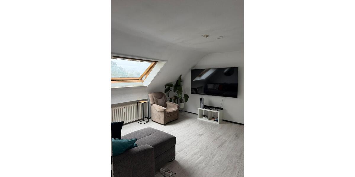 Dachgeschoßwohnung Essen Stadtbezirk IV - 3 Zimmer, 80 m&sup2;, 830&euro; | Angebot:27627064