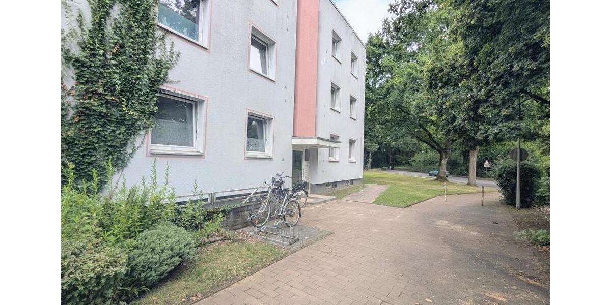 **Was will man mehr? +Balkon +frisch gestrichen +Laminat +modernes Badezimmer** 3 zimmer