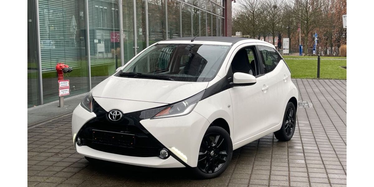 Toyota Aygo (X) 108.000 km 6.800 &euro; Gelsenkirchen 45899