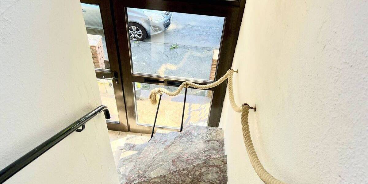 Praktisches Zweifamilienhaus mit Ausblick ins Grüne 6 zimmer