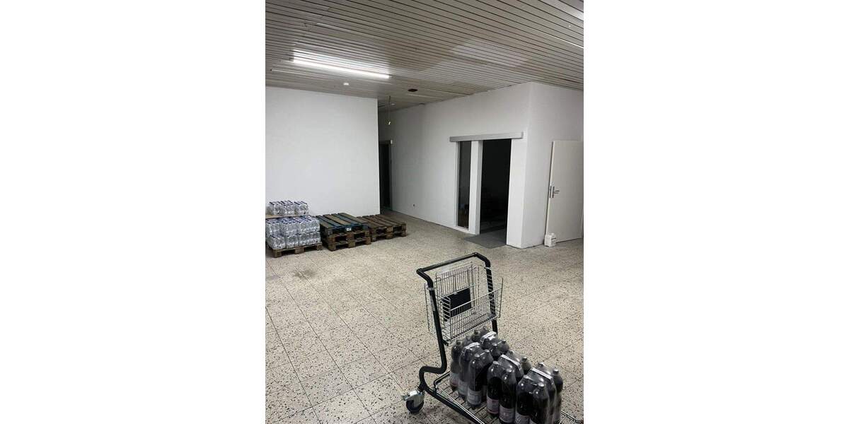 Sehr gepflegtes Ladenlokal in unmittelbarer Nähe zu Aldi zimmer