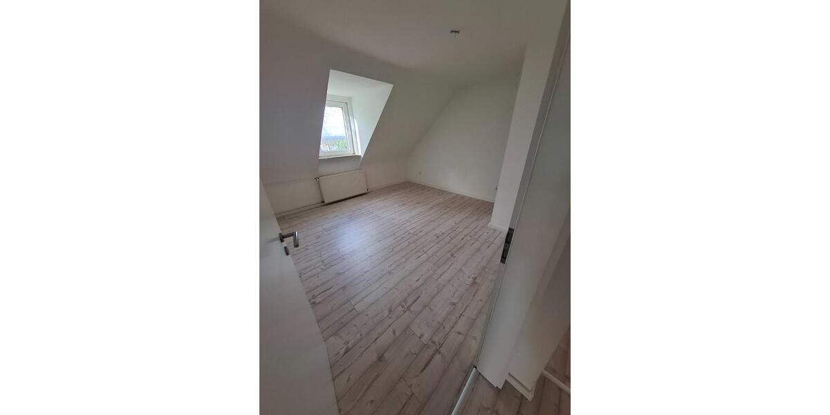 Große 4 Zimmer DG Wohnung inkl. Küche- 98m² 4 zimmer