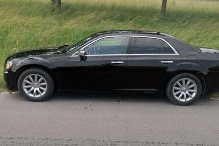 Chrysler 300C 137.000 km 13.500 € Oberhausen 46045
