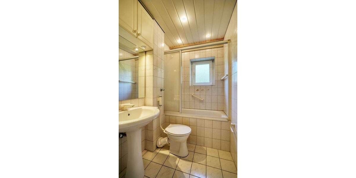 Etagenwohnung Bochum Altenbochum - 4 Zimmer, 84 m&sup2;, 190.000&euro; | Angebot:23956647