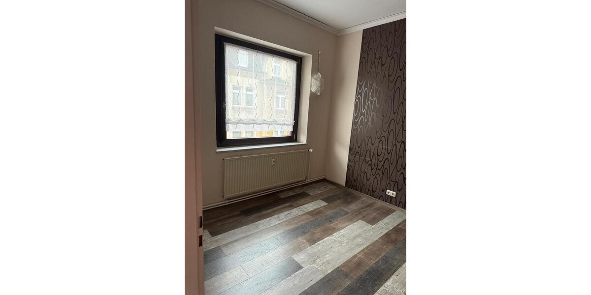 Etagenwohnung Essen Stadtbezirk VI - 5 Zimmer, 120 m&sup2;, 700&euro; | Angebot:25054980