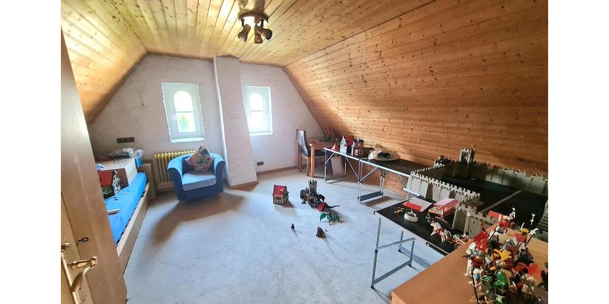 Einfamilienhaus Duisburg Rheinhausen - 9 Zimmer, 220 m&sup2;, 1.360&euro; | Angebot:27618833