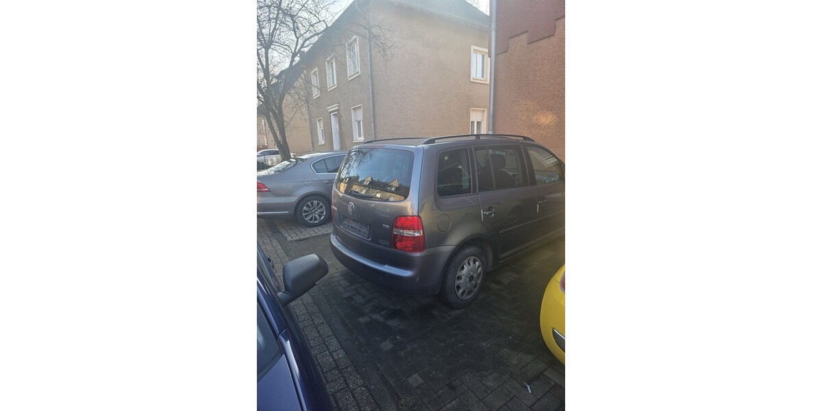 VW Touran 194.000 km 1.150 &euro; Dinslaken 46535