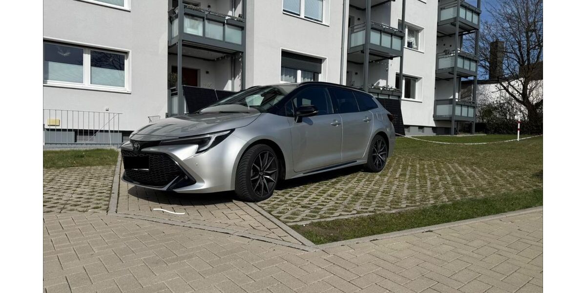 Toyota Corolla 38.500 km 31.490 &euro; Heiligenhaus 42579