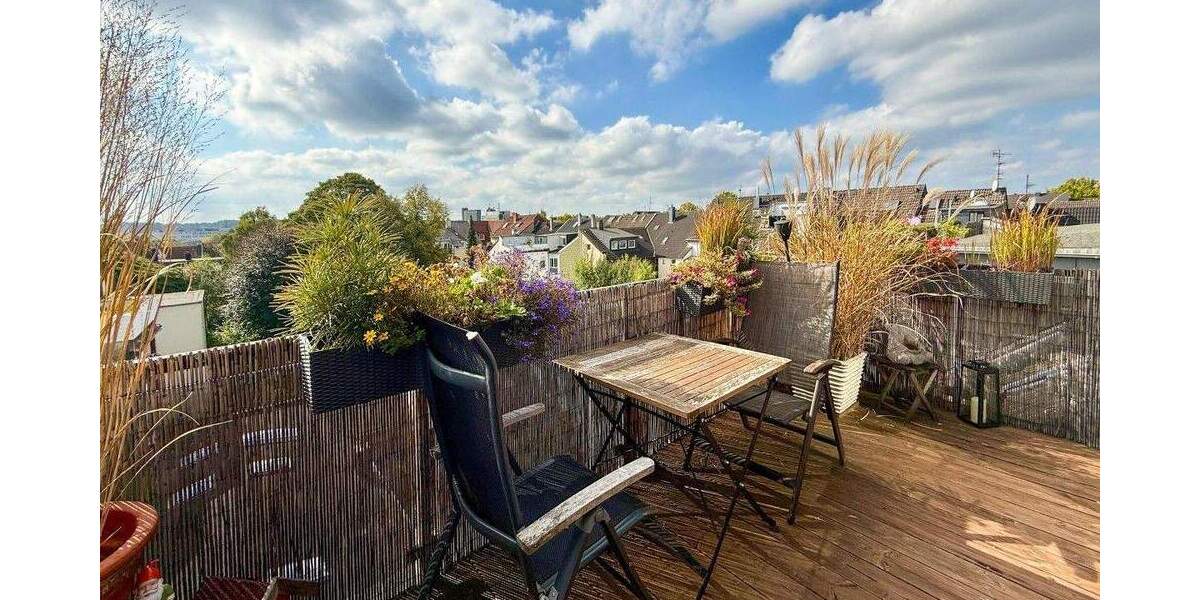 Schönheit im Mädchenviertel! Sehr charmante 5-R.-Altbauwohnung mit Dachterrasse in Rüttenscheid 5 zimmer