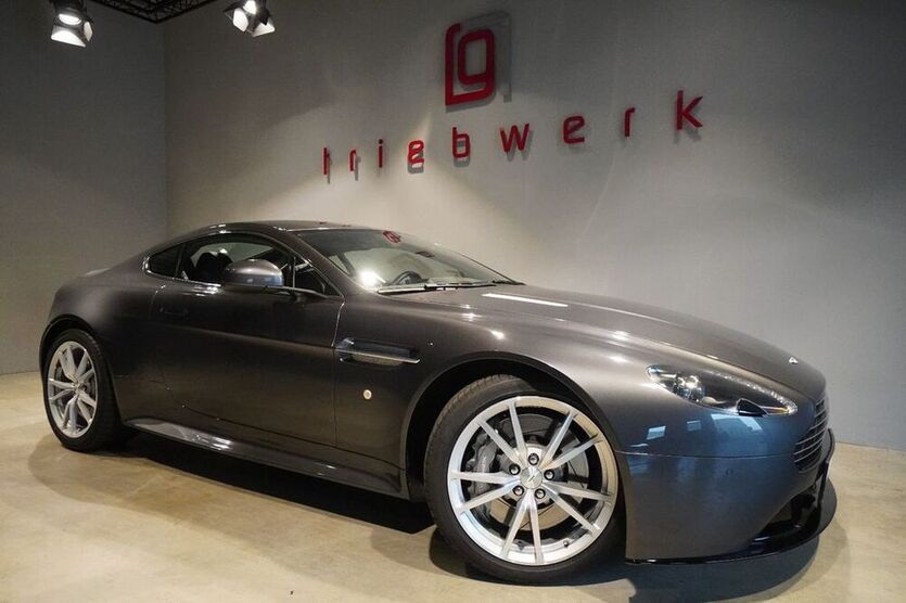 V8 Vantage