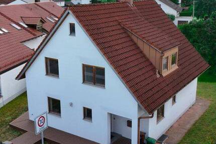 Gepflegtes Einfamilienhaus mit Garten und Option auf EinliegerWohnung freut sich in guter Lage auf Sie in Wettstetten-Nähe Ingolstadt