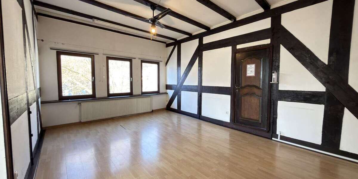 Charmante 2,5-Zimmer-Dachgeschosswohnung in Hattingens Altstadt mit hohen Decken und Komfort - Dachgeschoßwohnung Hattingen | Angebot:27365948