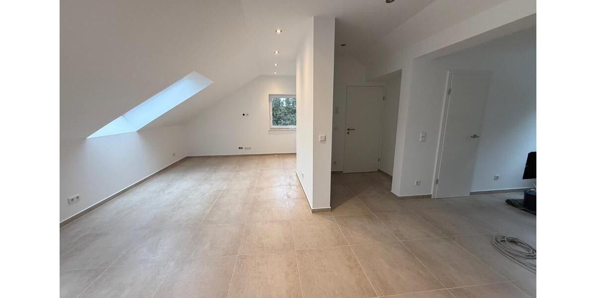 Dachgeschoßwohnung Heiligenhaus - 2.5 Zimmer, 85 m&sup2;, 930&euro; | Angebot:25867976