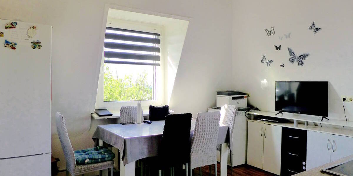 Imposantes Mehrfamilienhaus mit separatem Hintergebäude in zentraler Lage von Velbert. zimmer