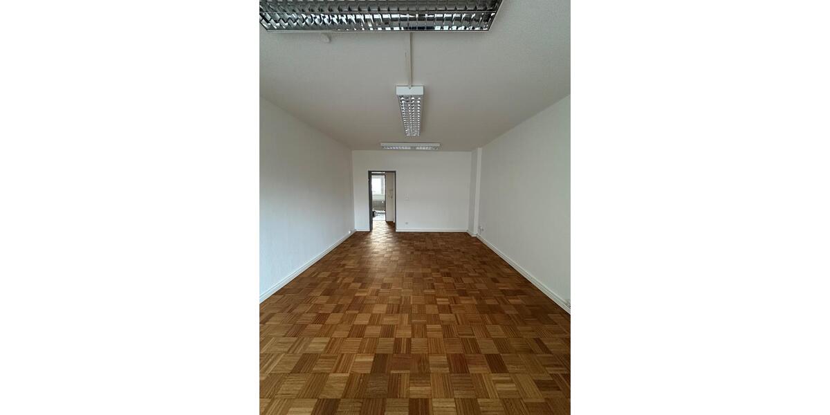 Ansprechende, helle Büroräume mit Blick auf den Neutorplatz zimmer