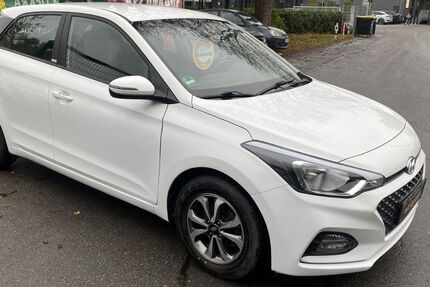 Hyundai i20 64.399 km 11.950 &euro; essen 45239