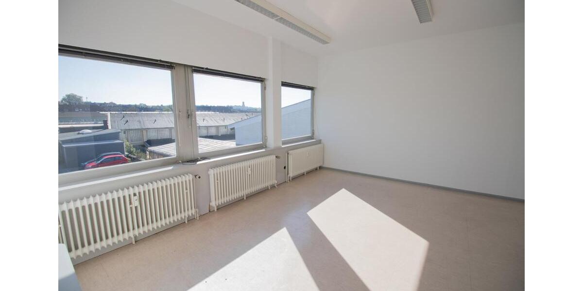 Büro 100m² neu gestrichen mit Parkplätzen zimmer