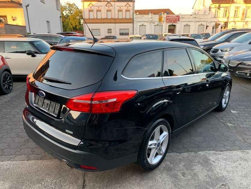 Ford Focus 143.000 km 10.450 € Moers 47443
