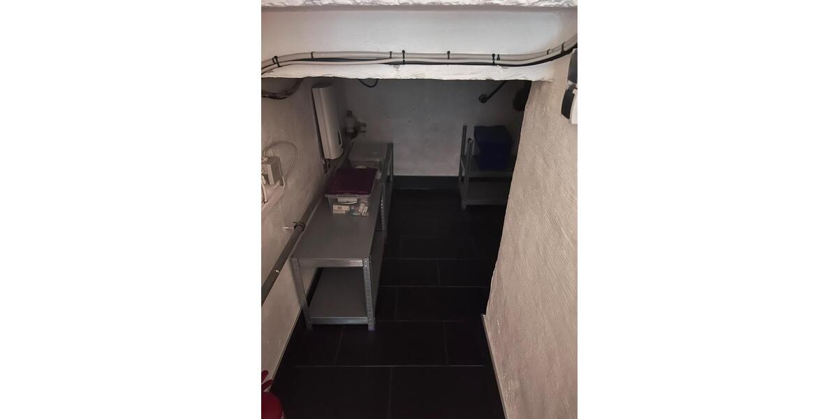 Reihenmittelhaus-modernisiert, gemütlich mit Garten und 2 Garagen 4 zimmer