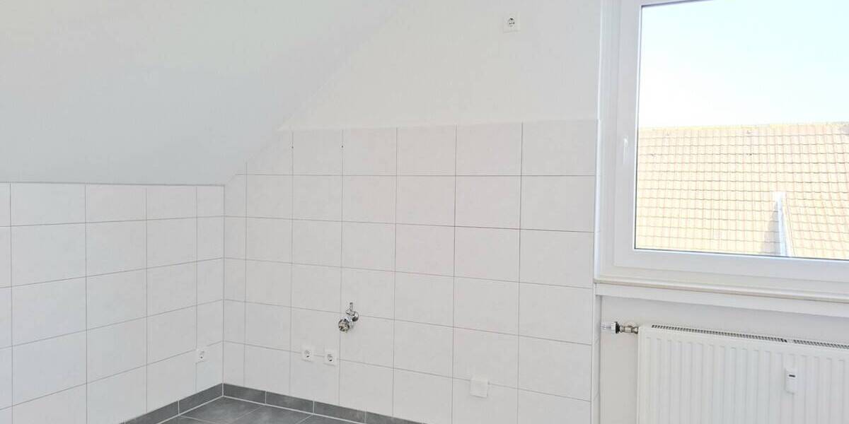 Recklinghausen-Suderwich! Renovierte, helle Dachgeschosswohnung in einem gepflegten Mehrfamilienhaus - Etagenwohnung Recklinghausen Suderwich | Angebot:25959739