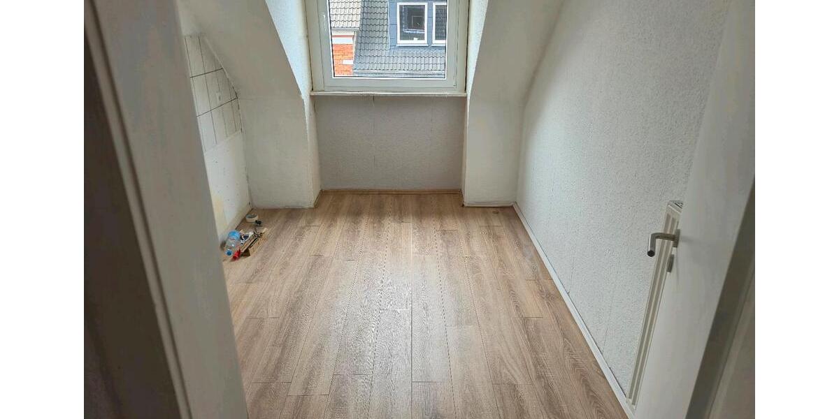 Dachgeschoßwohnung Essen Stadtbezirk VIII - 2.5 Zimmer, 57 m&sup2;, 760&euro; | Angebot:26347692