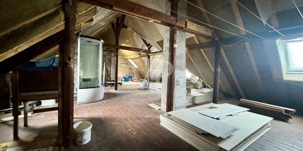 Stilvolle 4-Zimmer-Altbauwohnung mit Balkon, Kamin & Ausbaureserve in Velbert-Mitte 4 zimmer