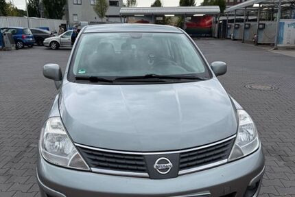 Nissan Tiida 187.050 km 2.400 &euro; Essen 45138