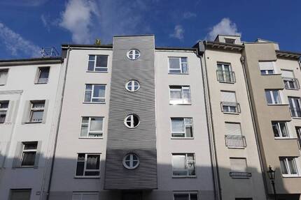 JUNGE UND MODERNE Wohnung IN ZENTRALER LAGE ! FÜR DEN KAPITANLEGER GUT VERMIETET