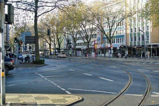 Mülheim-Mitte Einkaufspassage- Ladenlokal ehemaliger Lebensmittelbetrieb mit Untergeschossen als Lagerflächen 1 zimmer