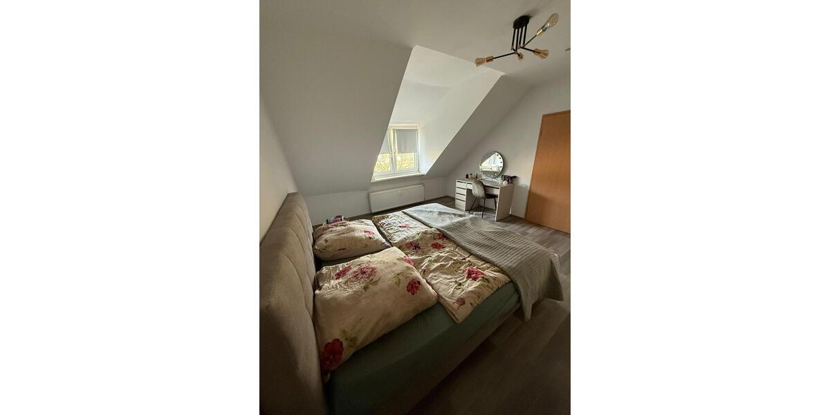 Dachgeschoßwohnung Gelsenkirchen Gelsenkirchen-Mitte - 3 Zimmer, 90 m&sup2;, 700&euro; | Angebot:24671223