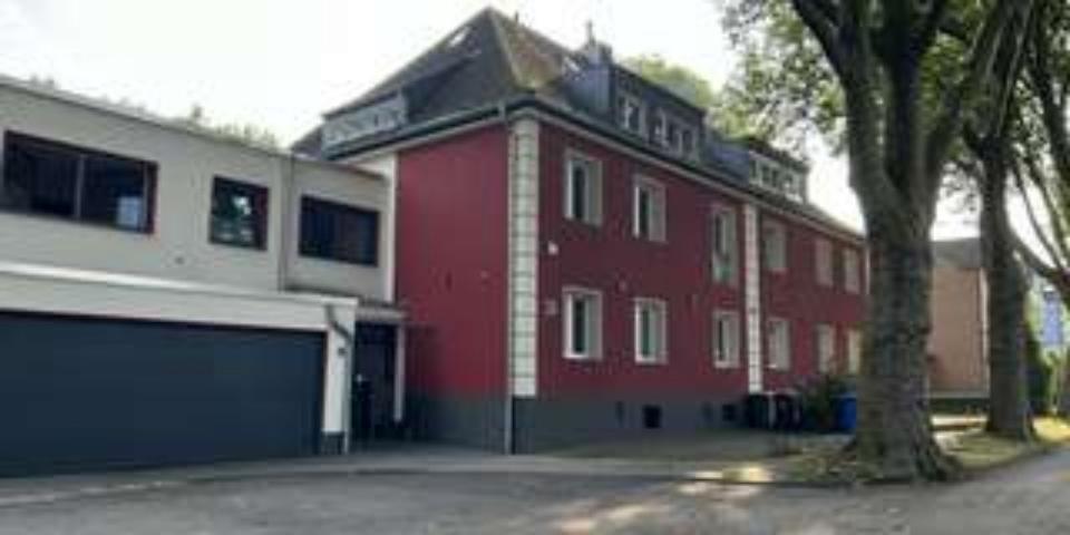 Für Familien mit Kindern: 9-Zimmer, Garten, Doppelgarage