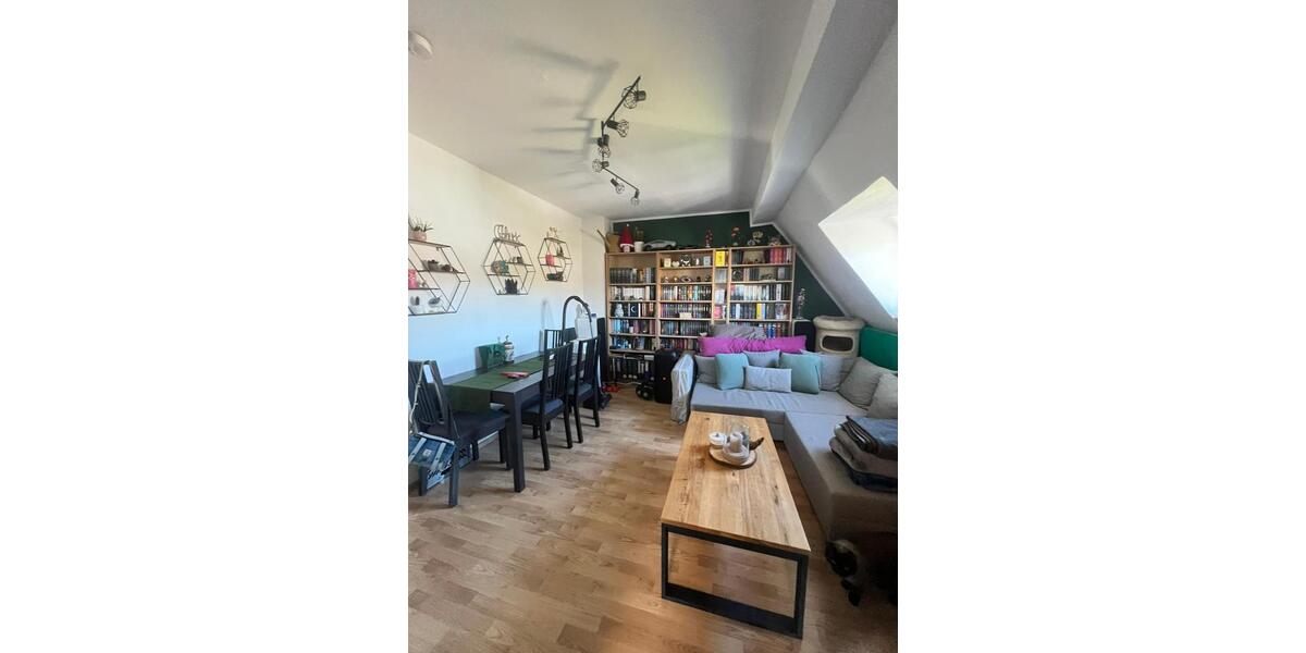 Dachgeschoßwohnung Duisburg Duisburg-Mitte - 3 Zimmer, 55 m&sup2;, 415&euro; | Angebot:26061444