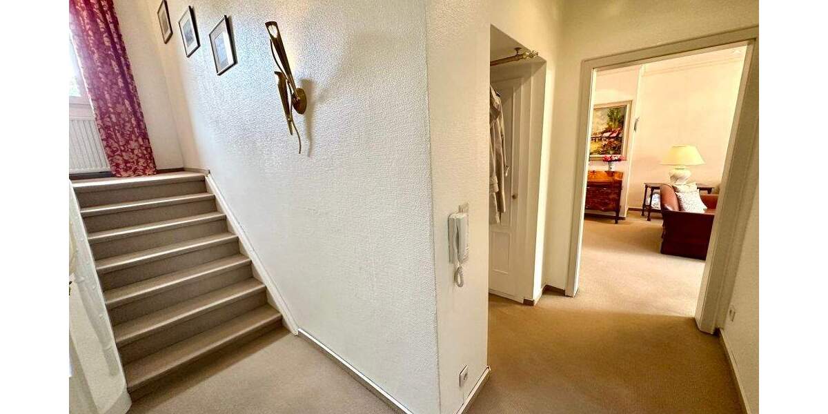 Modernisiertes Zweifamilienhaus mit großer Eigentümerwohnung in Alt-Hamborn! 6 zimmer