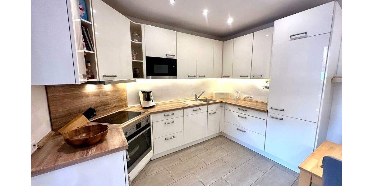 Modernisiertes Zweifamilienhaus mit großer Eigentümerwohnung in Alt-Hamborn! 6 zimmer