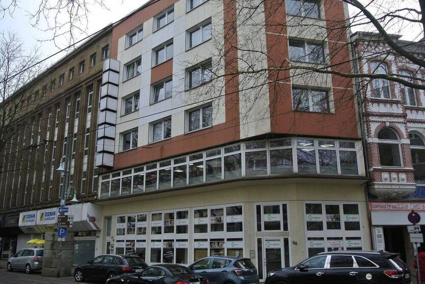Wohn und Geschäftshaus mit fünf Wohnungen und drei Gewerbeeinheiten im Mülheim-Mitte