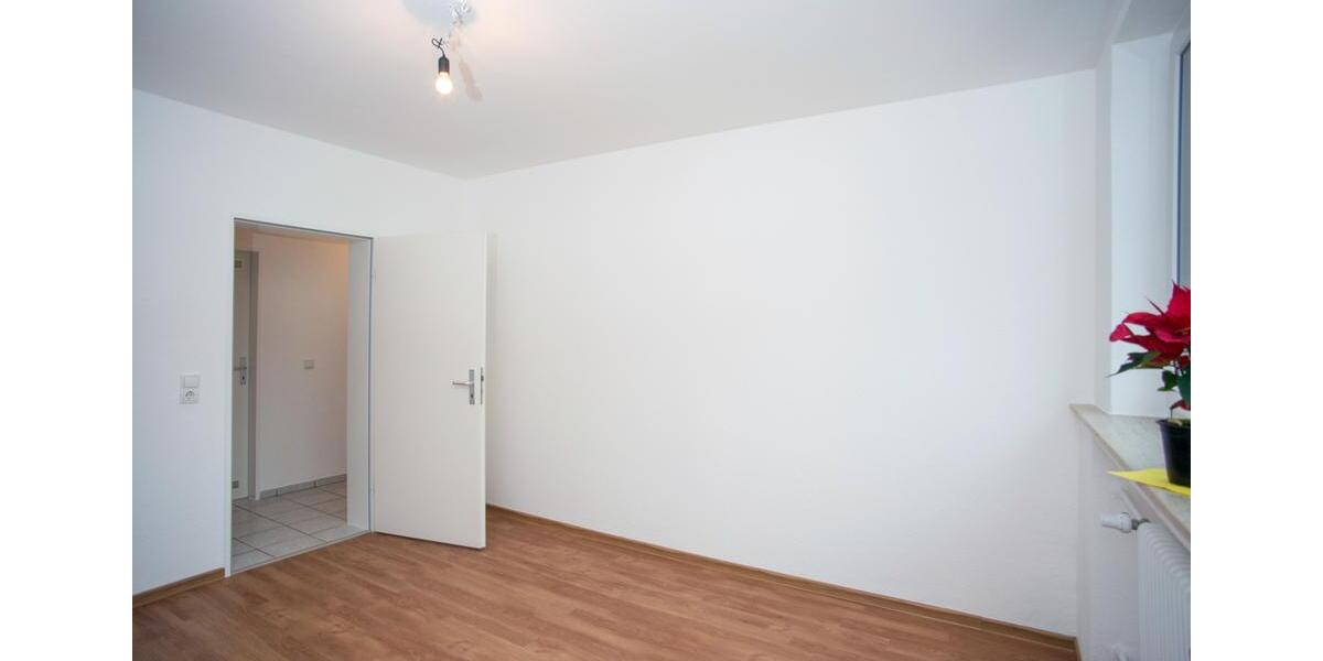 ** PROVISIONSFREI MIETEN ** Sonnige 3-Zimmerwohnung im EG mit Loggia 3 zimmer