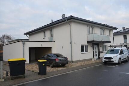 Großzügiges Zweifamilienhaus in Kamp-Lintfort 9 zimmer