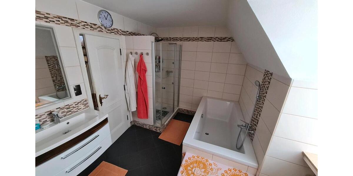 Einfamilienhaus Duisburg Rheinhausen - 9 Zimmer, 220 m&sup2;, 1.360&euro; | Angebot:27618833
