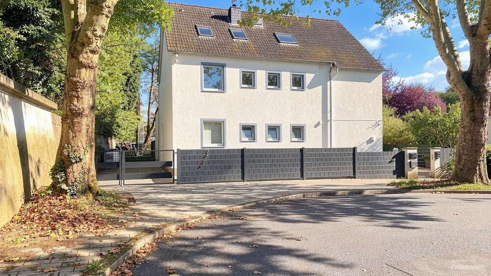 Dreifamilienhaus in Oberhausen-Lirich mit Garten, Dachterrasse und 296 m² Bauland inklusive - Mehrfamilienhaus, Wohnhaus Oberhausen Alstaden | Angebot:27493794