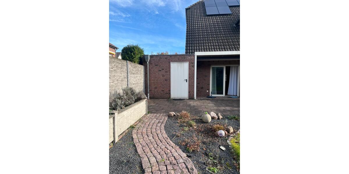 Gepflegte Doppelhaushälfte mit Garten, Garage, PV Anlage in Moers 3 zimmer