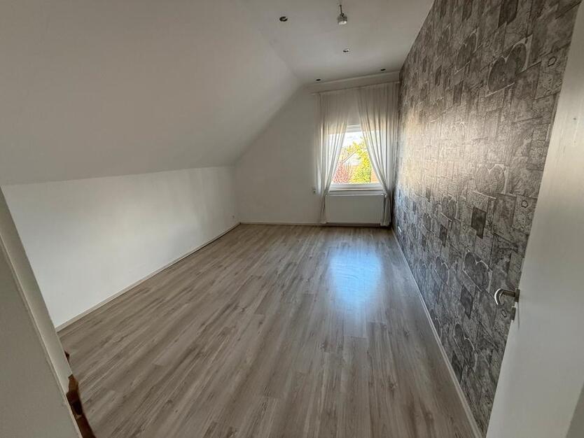 Freistehendes Einfamilienhaus mit Einliegerwohnung zimmer