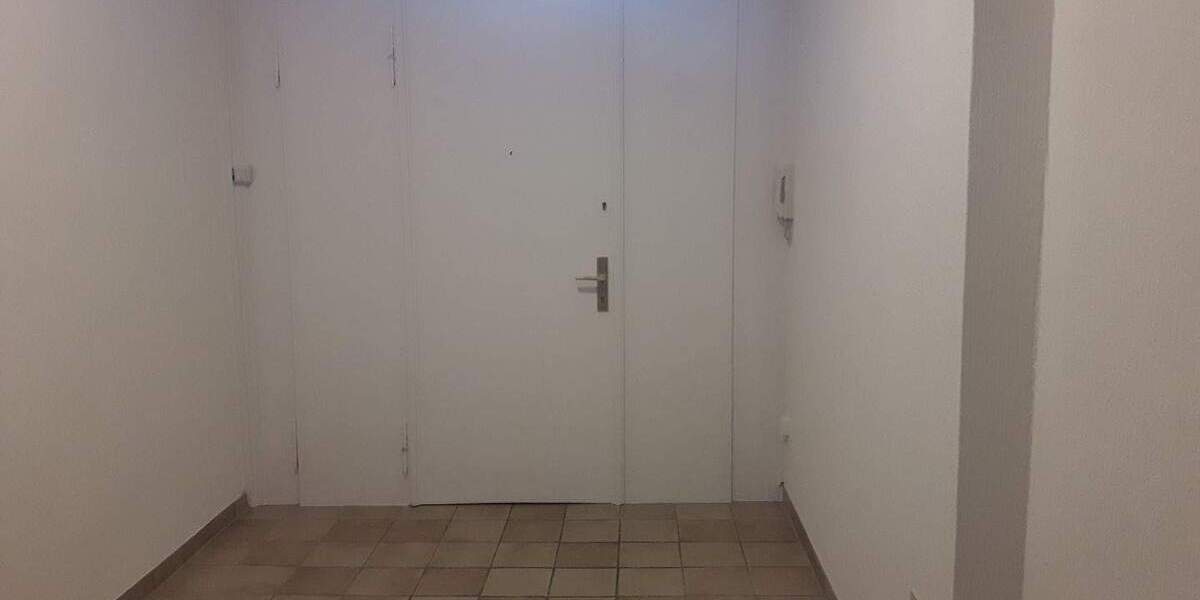 Schöne Altbauwohnung in einem 4 Parteienhaus. 4 zimmer