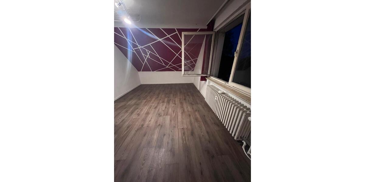 Dachgeschoßwohnung Duisburg Mittelmeiderich - 2.5 Zimmer, 50 m&sup2;, 550&euro; | Angebot:26265956