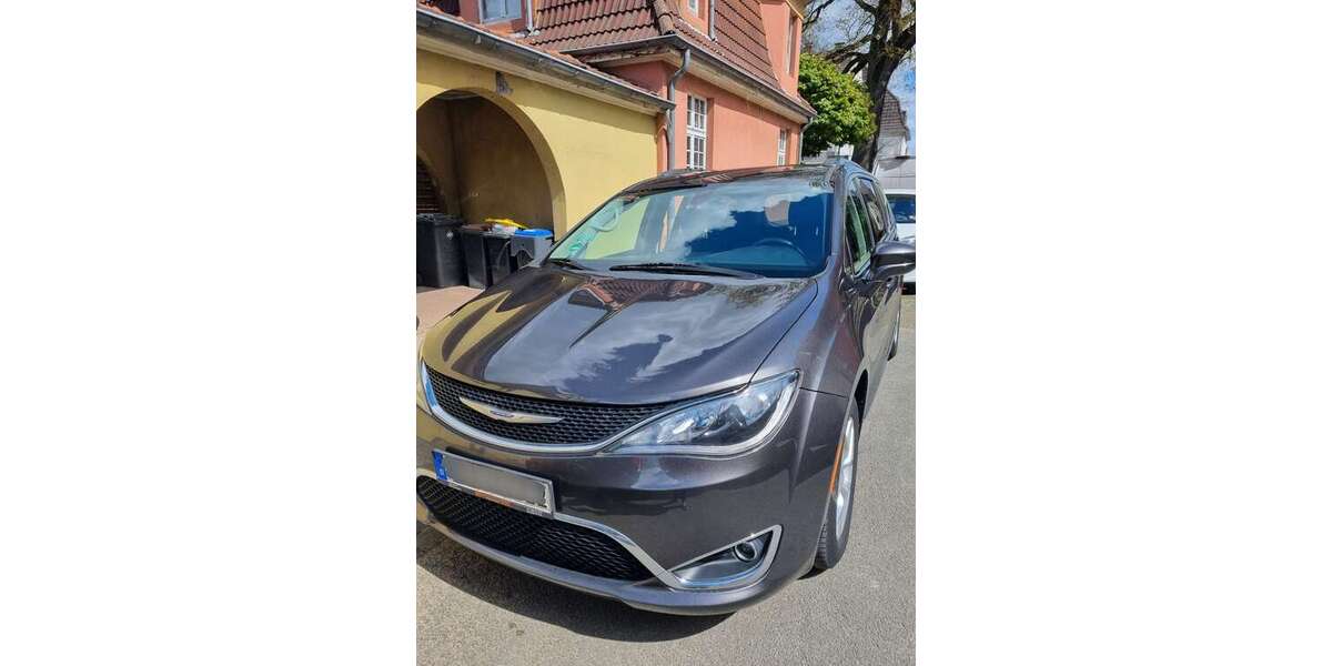 Chrysler Pacifica 93.248 km 26.990 &euro; Hervest (Dorsten) 46284