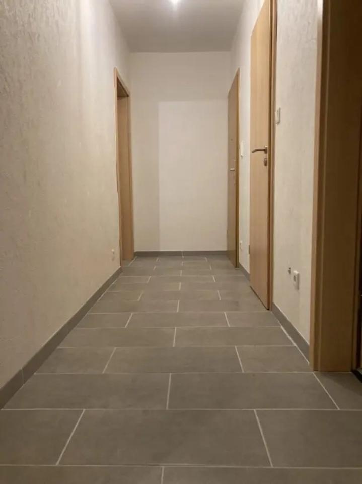 2,5-Zimmer-Dachgeschosswohnung zzgl. Kfz-Stellplatz ab 01.01.2026 zimmer